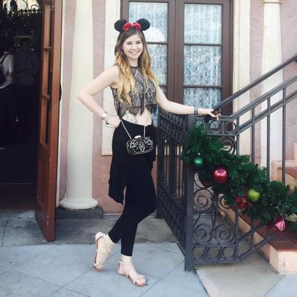 Meet your Posher, Courtney