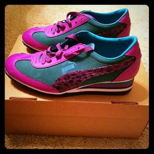 Women's Puma sneakers