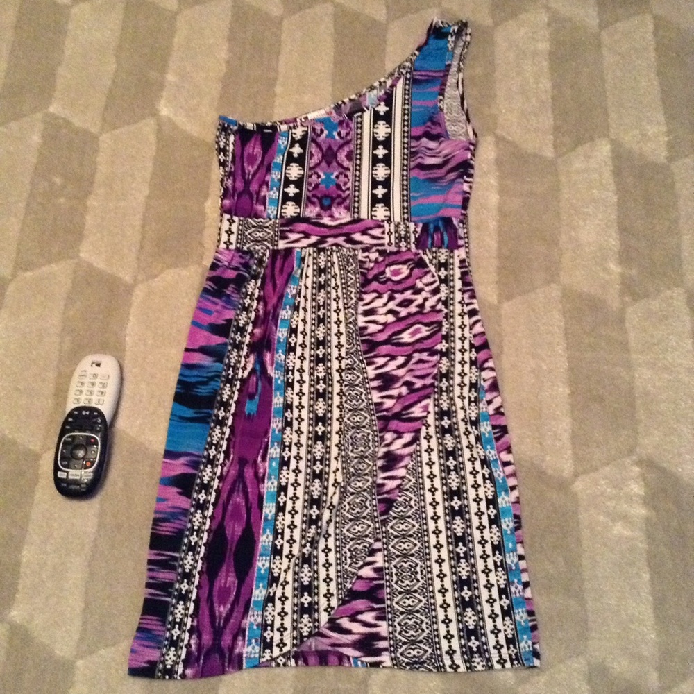 Dress. One shoulder.