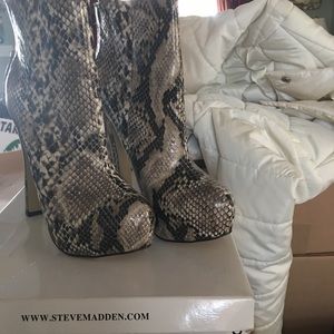 Women's Steve Madden heel boots