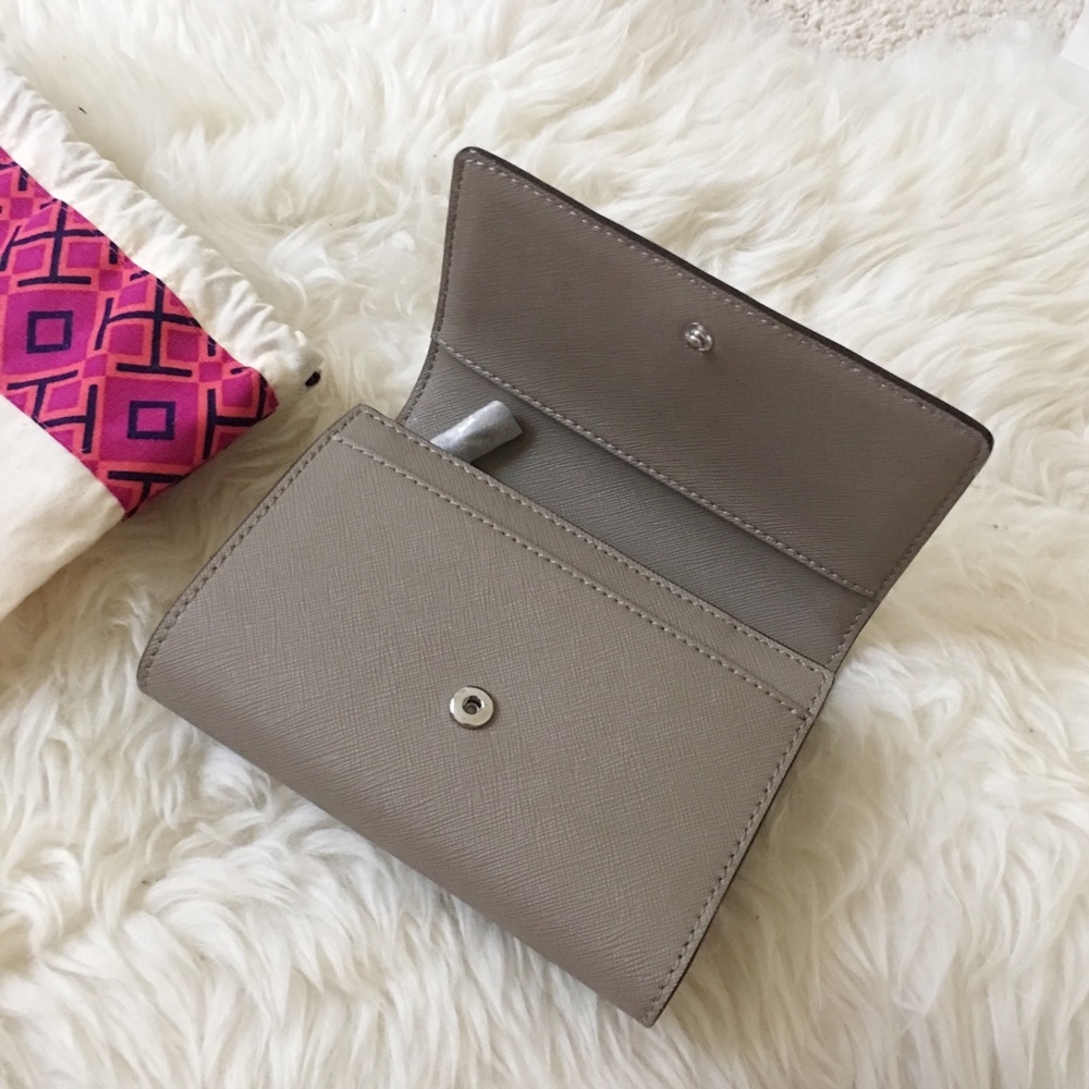 TORY BURCH Robinson Medium Flap Wallet French Gray - Picture 2 of 7