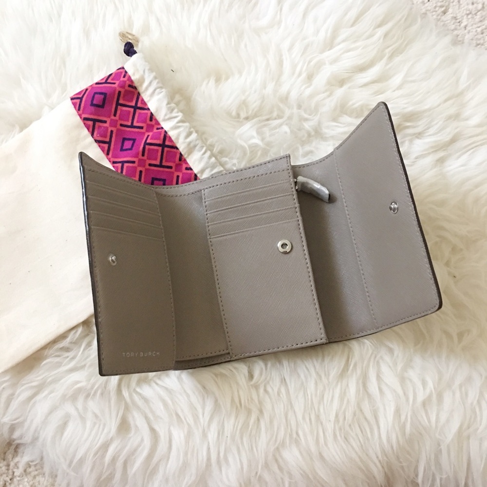 TORY BURCH Robinson Medium Flap Wallet French Gray - Picture 3 of 7