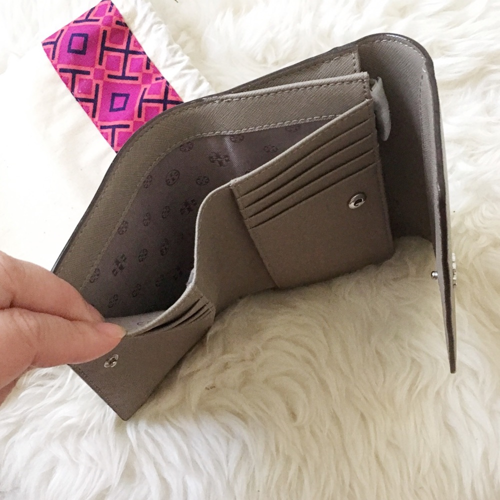 TORY BURCH Robinson Medium Flap Wallet French Gray - Picture 4 of 7