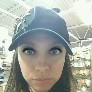 Meet your Posher, Maira