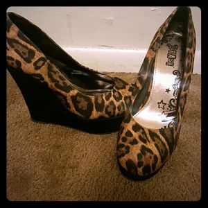 Leopard wedges