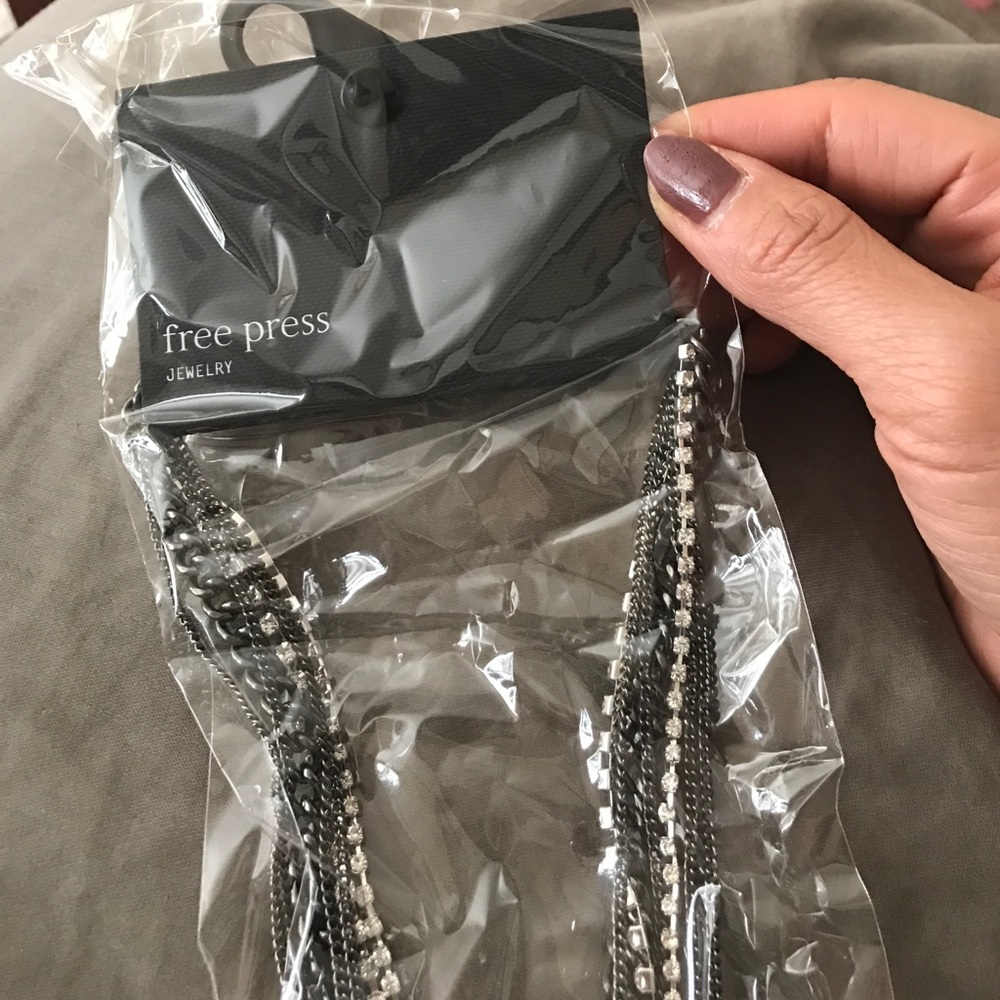 Free Press 6 Layer Choker Necklace New - Picture 4 of 4