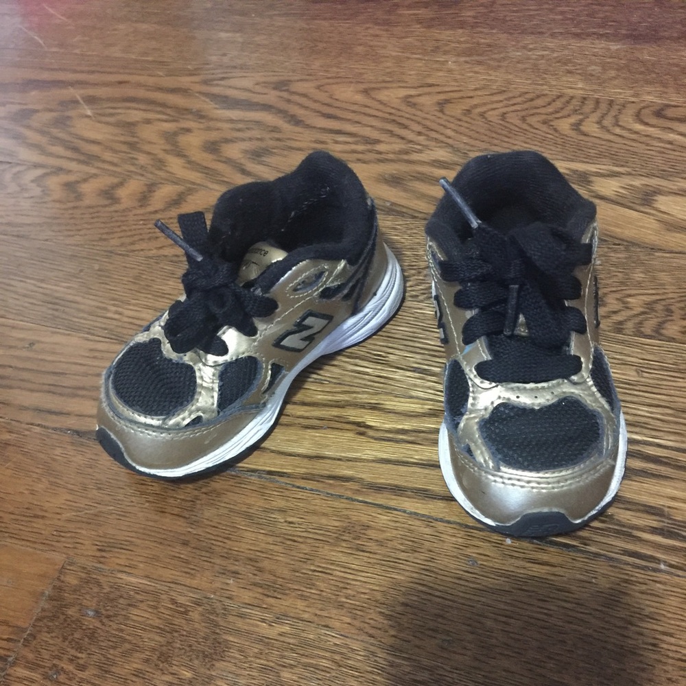 Unisex toddler shoes size 6c