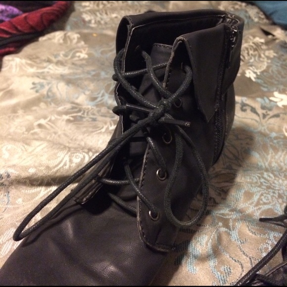 Moderately used black booties, medium size heel - Picture 3 of 3