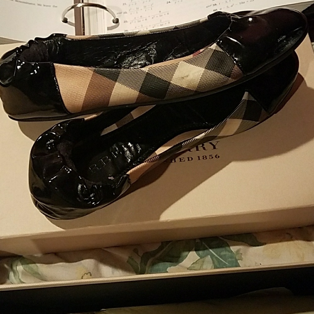burberry flats