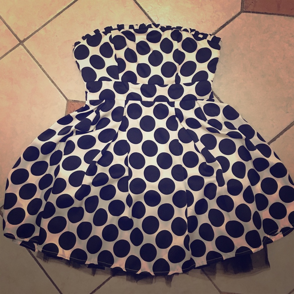 ❤️Strapless black and white polka dot dress❤️