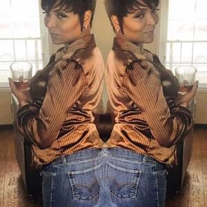 Meet your Posher, Nell