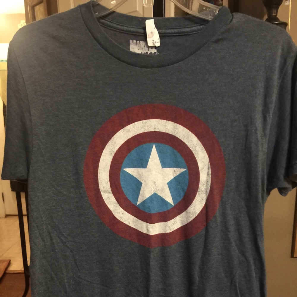 Captain America man's small tshirt
