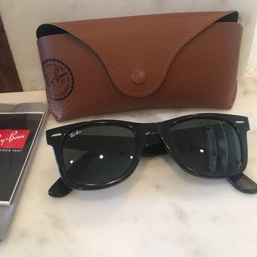 Classic wayfarer black ray-ban