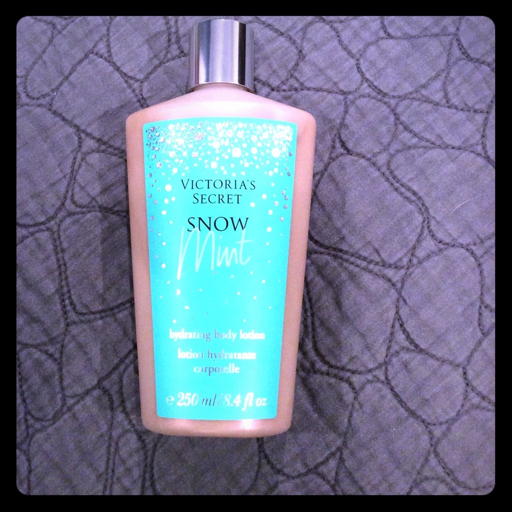 Victoria Secret Snow Mint hydrating body lotion