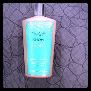 Victoria Secret Snow Mint hydrating body lotion