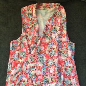 Lululemon tank size 8 (hemmed at the bottom)