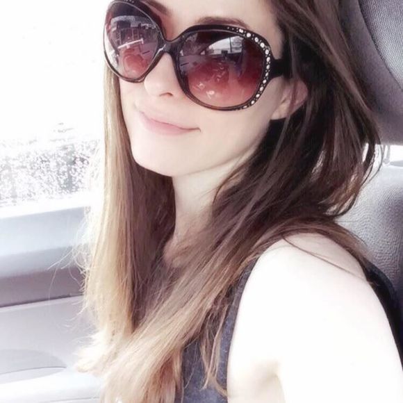 Meet your Posher, Elizabeth - Picture 1 of 1