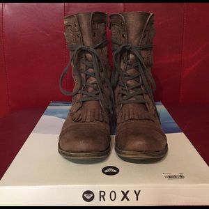 Size 6.5 Roxy boots