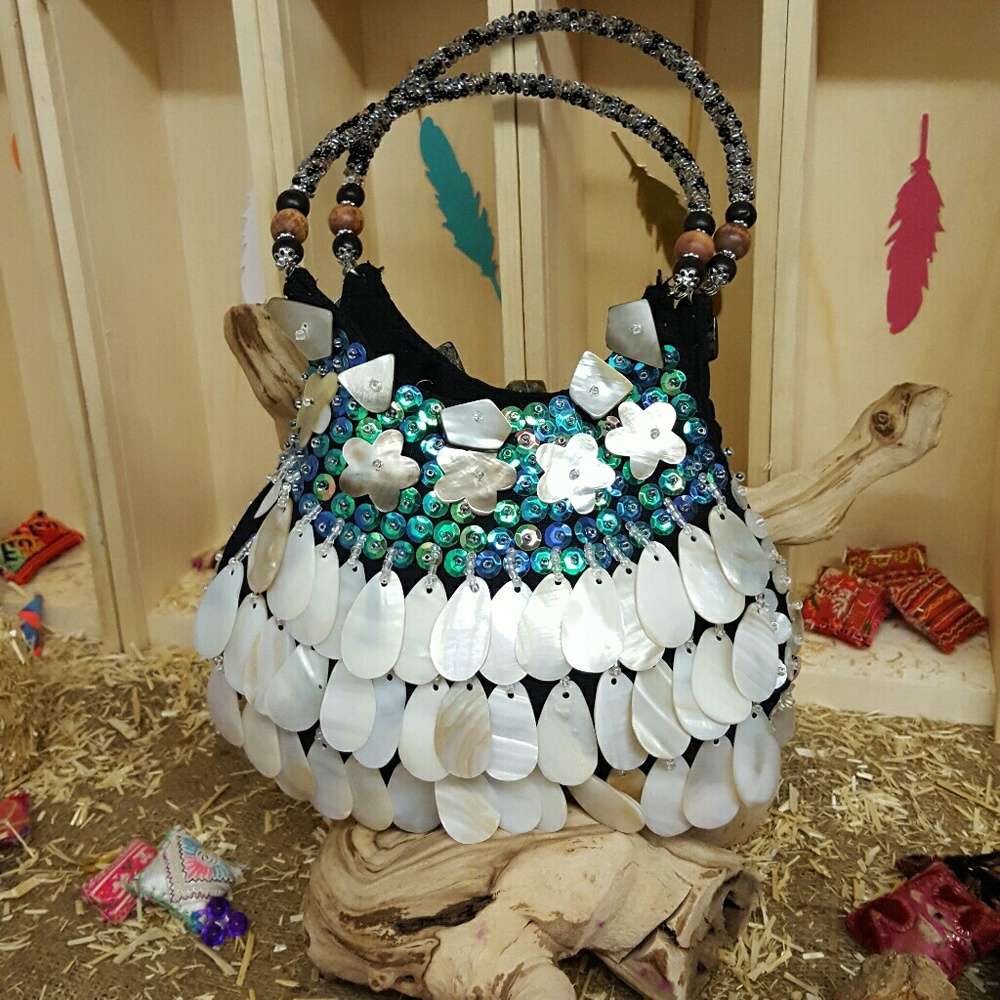 🚫🚫SOLD🚫🚫HAND MADE /BOHO / UNIQUE SHELL BAG
