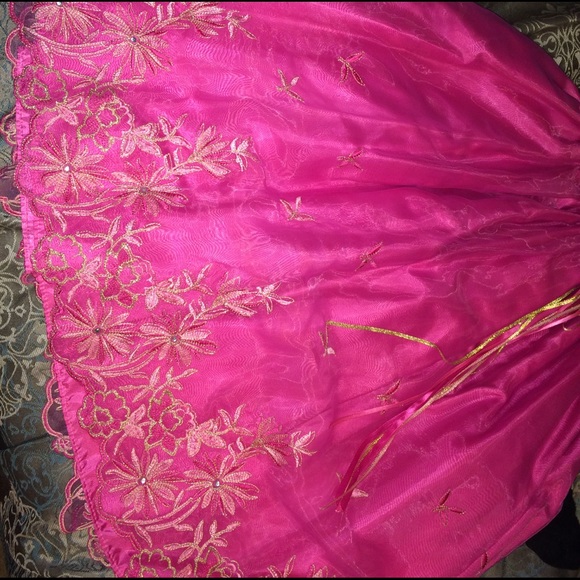 Beautiful, fancy pink dress. In great condition - Picture 3 of 3