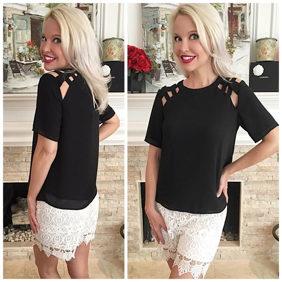 Love this super cool caged top! - Picture 2 of 2