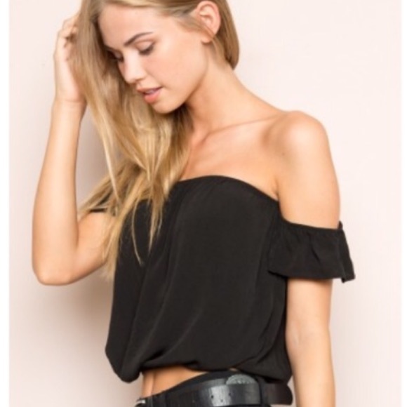 Off Shoulder Crop Top - Picture 2 of 4