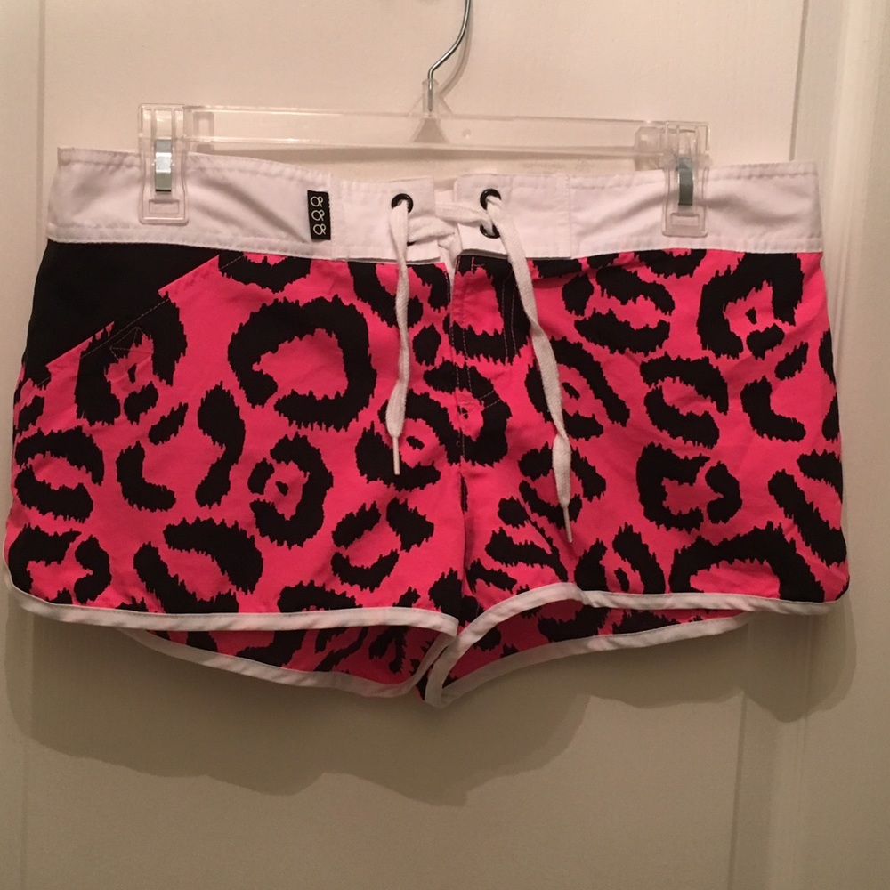 Black and pink animal print board short