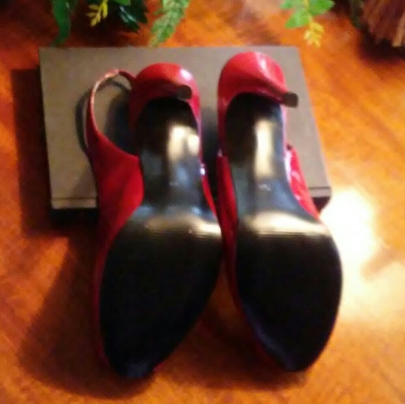 Guess by Marciano Red Patent Heels - Picture 5 of 8