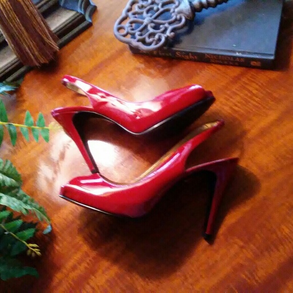 Guess by Marciano Red Patent Heels - Picture 2 of 8