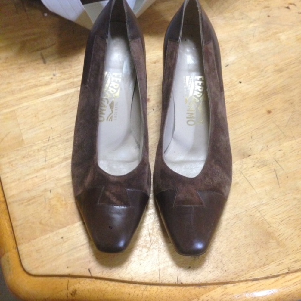 100% authentic Ferragamo woman's size 10 Brown