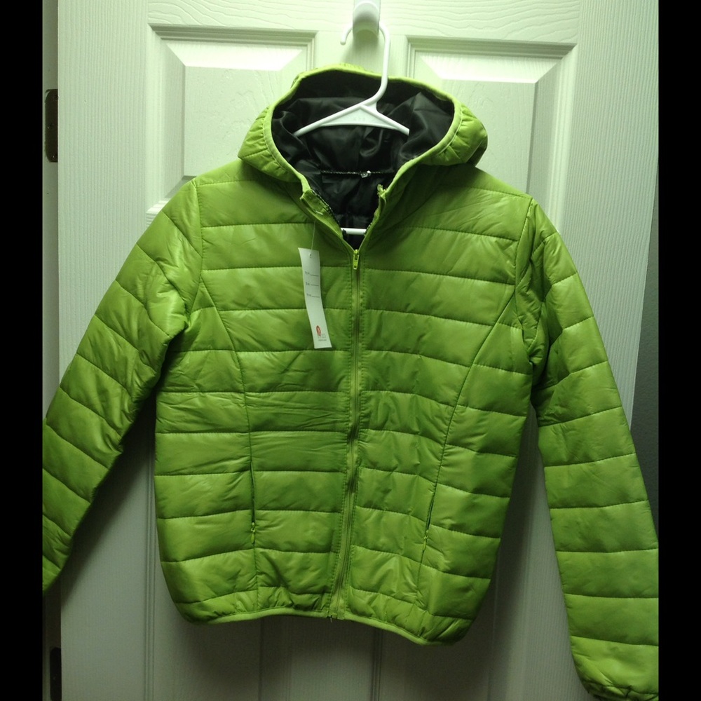 Lime green puffer coat 💐