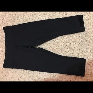 Lululemon Wunder Under crops (size 8)