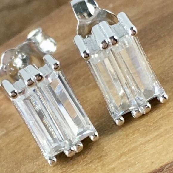5⭐️RATED NEW BAGUETTE FEVER STUDS - Picture 3 of 8