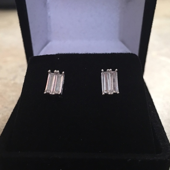 5⭐️RATED NEW BAGUETTE FEVER STUDS - Picture 5 of 8