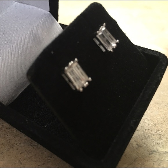 5⭐️RATED NEW BAGUETTE FEVER STUDS - Picture 6 of 8