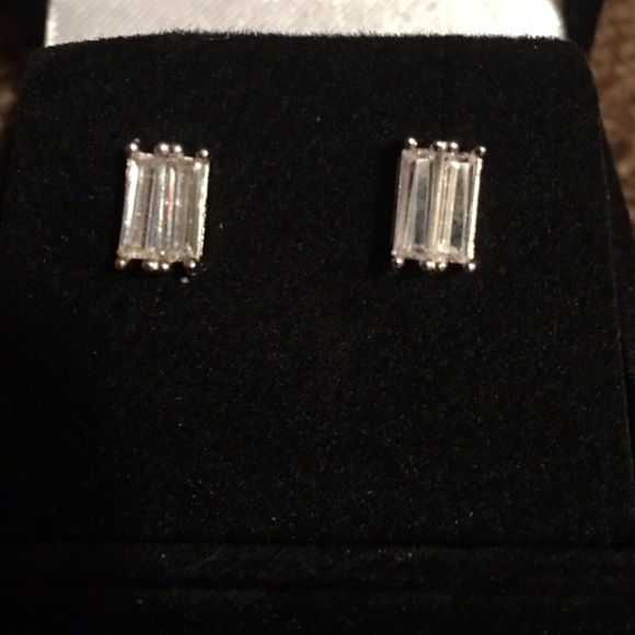 5⭐️RATED NEW BAGUETTE FEVER STUDS - Picture 7 of 8