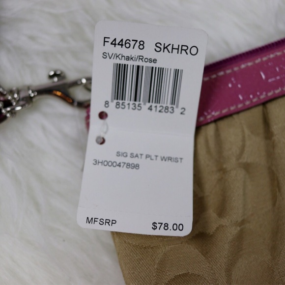 NWT Coach Wristlet - Picture 3 of 4