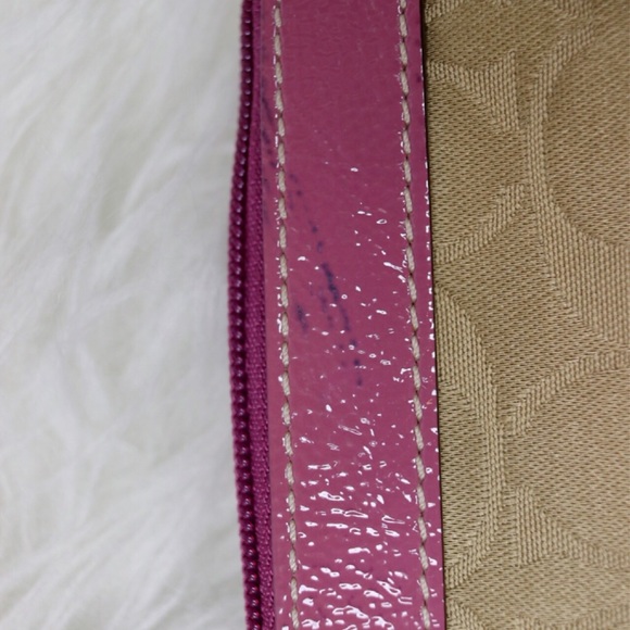 NWT Coach Wristlet - Picture 4 of 4