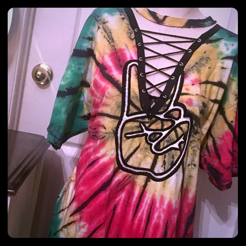 ☮️✌🏽Tye•Dye Lace-Up/Cutout Tee✌🏽☮️