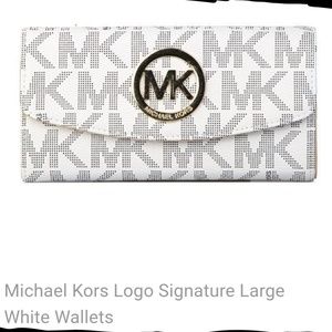 Micheal Kors Logo Signature Large White Wallet