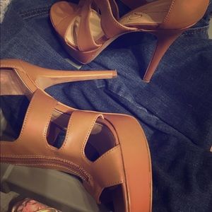 Jessica Simpson tan heels