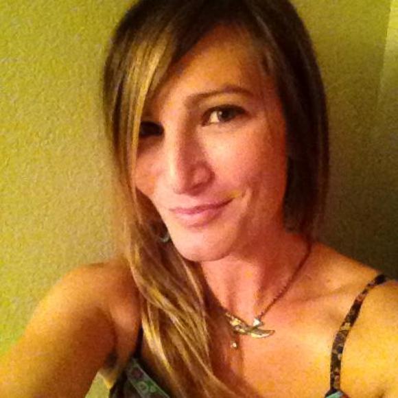 Meet your Posher, Lora - Picture 1 of 1