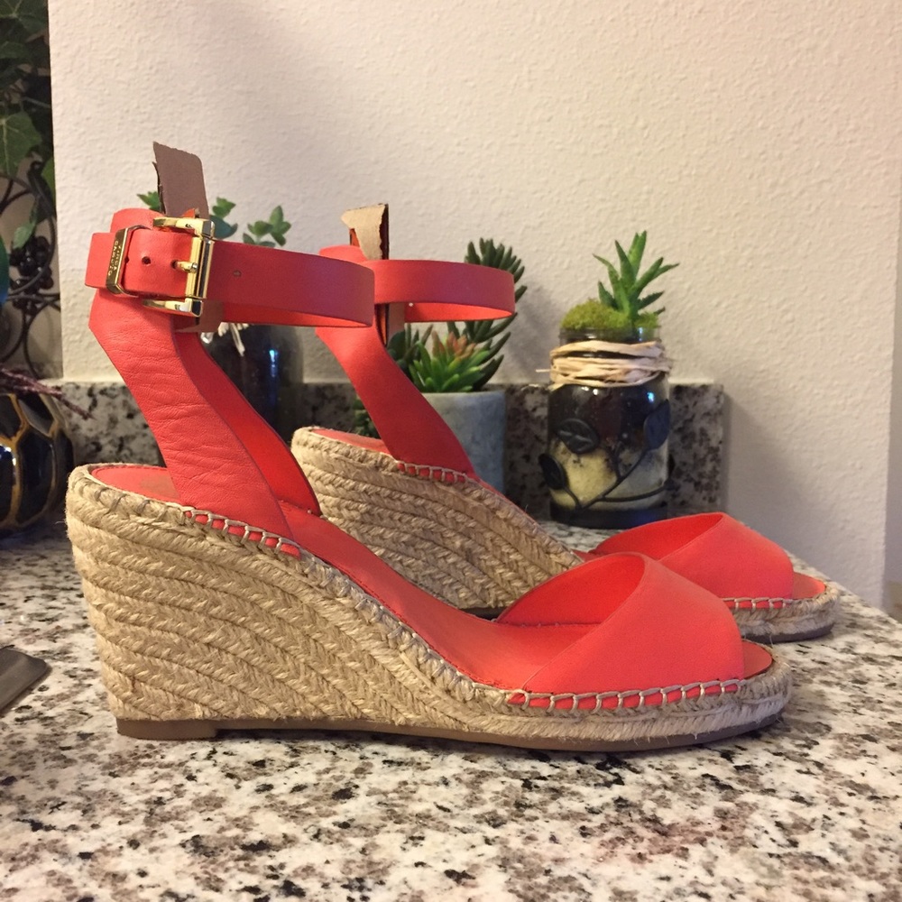 BRAND NEW CORAL VINCE CAMUTO
