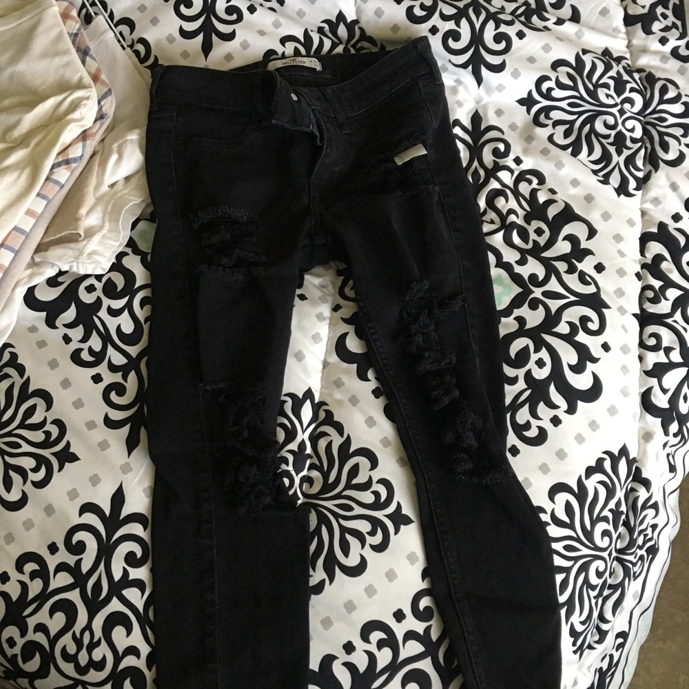 Black ripped skinny jeans