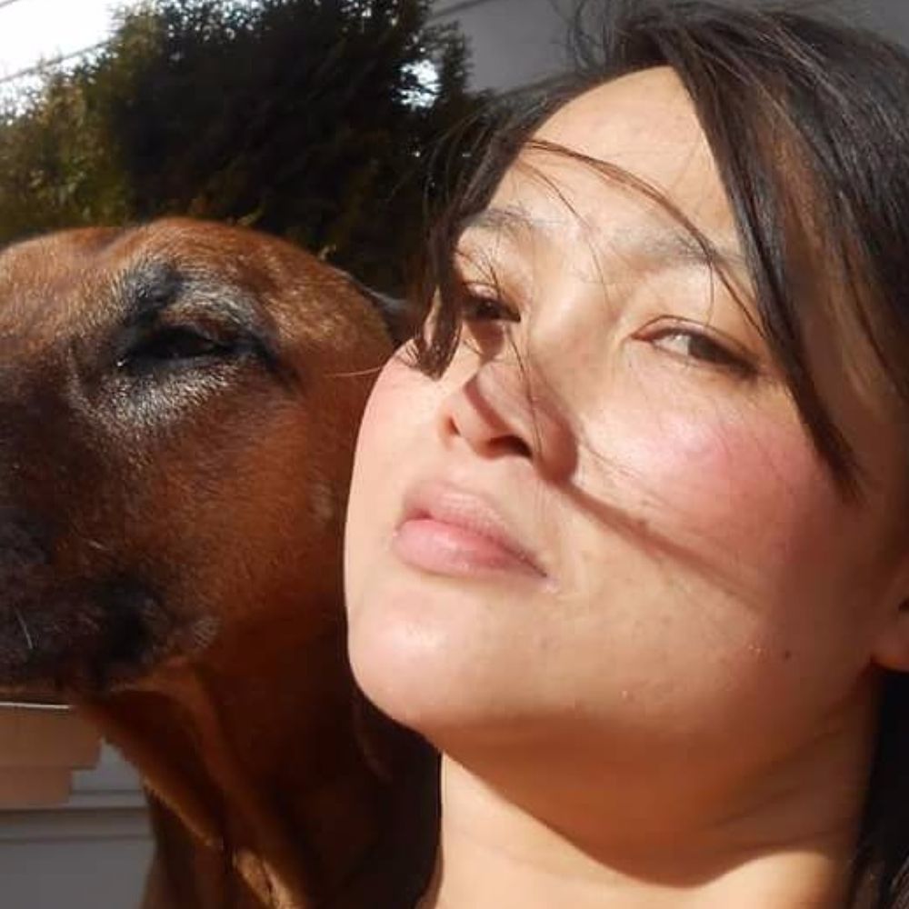 Meet your Posher and dog-lover Isla