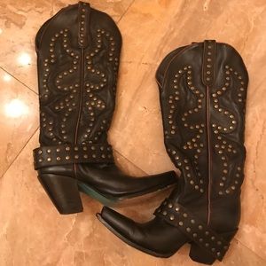 Size 71/2 Lane boots.