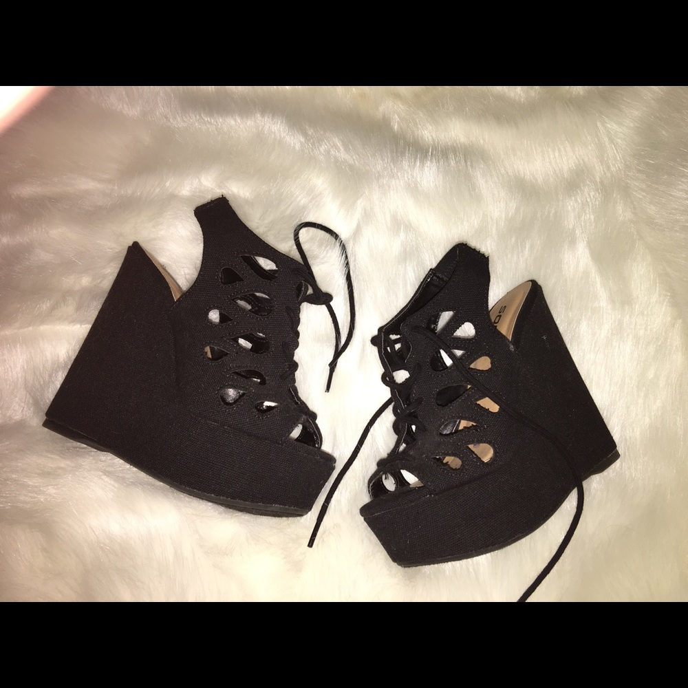 Soda brand black wedges size 6