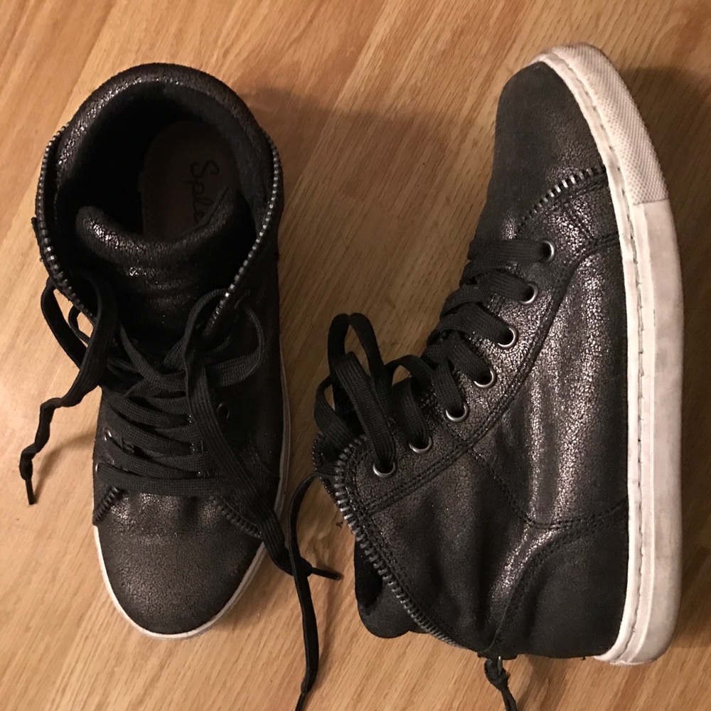 Splendid sneaker zipper design