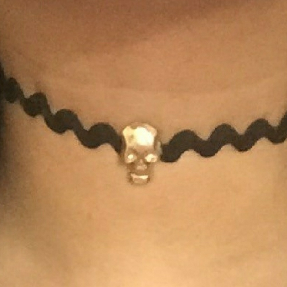 Black and Gold SKULL CHOKER !!!!!