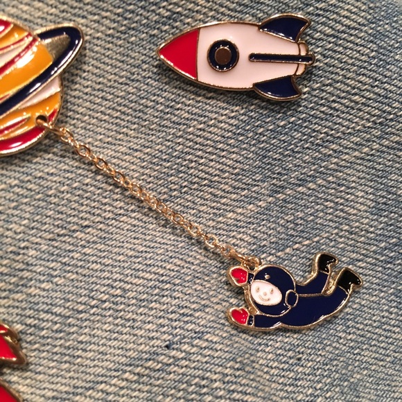 Set of 3 Space Pins - Picture 3 of 3